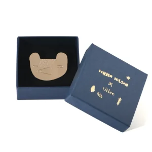 Pin Badges>Donna Wilson Bear Brooch - Titlee x